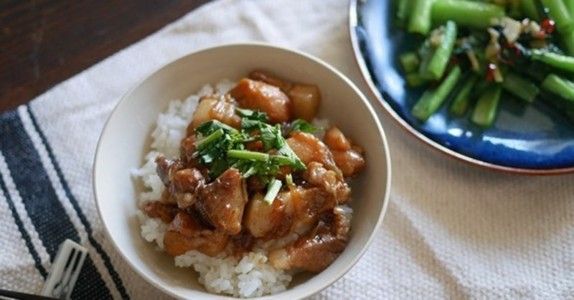 キャンプ飯　魯肉飯