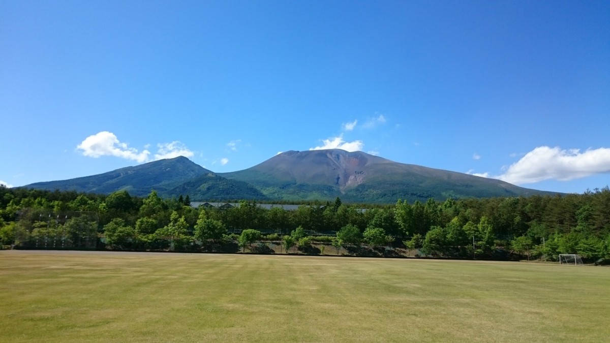 夏空と浅間山