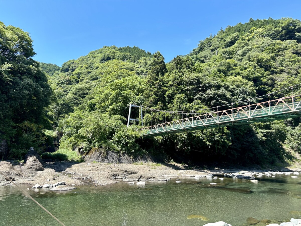 青野原 野呂ロッジキャンプ場川からの風景