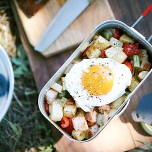 メスティンで作れる！おすすめの簡単おつまみレシピ10選【メスティンキャンプ飯】 - Campifyマガジン