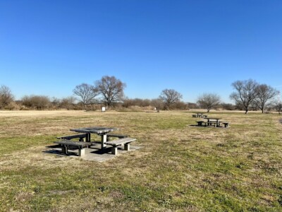 利根川ゆうゆう公園のテーブル