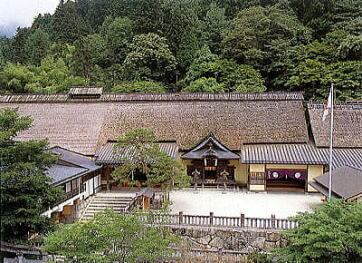 神社全景