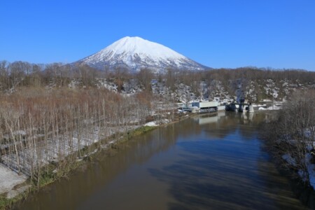 羊蹄山と尻別川