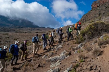 登山　むくみ　低酸素の影響