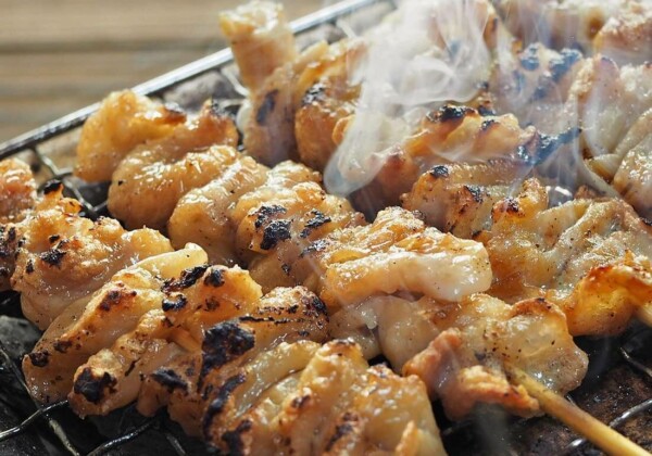 キャンプにおすすめの焼き鳥の作り方！串打ちのコツや焼き鳥タレ、アレンジレシピなど！